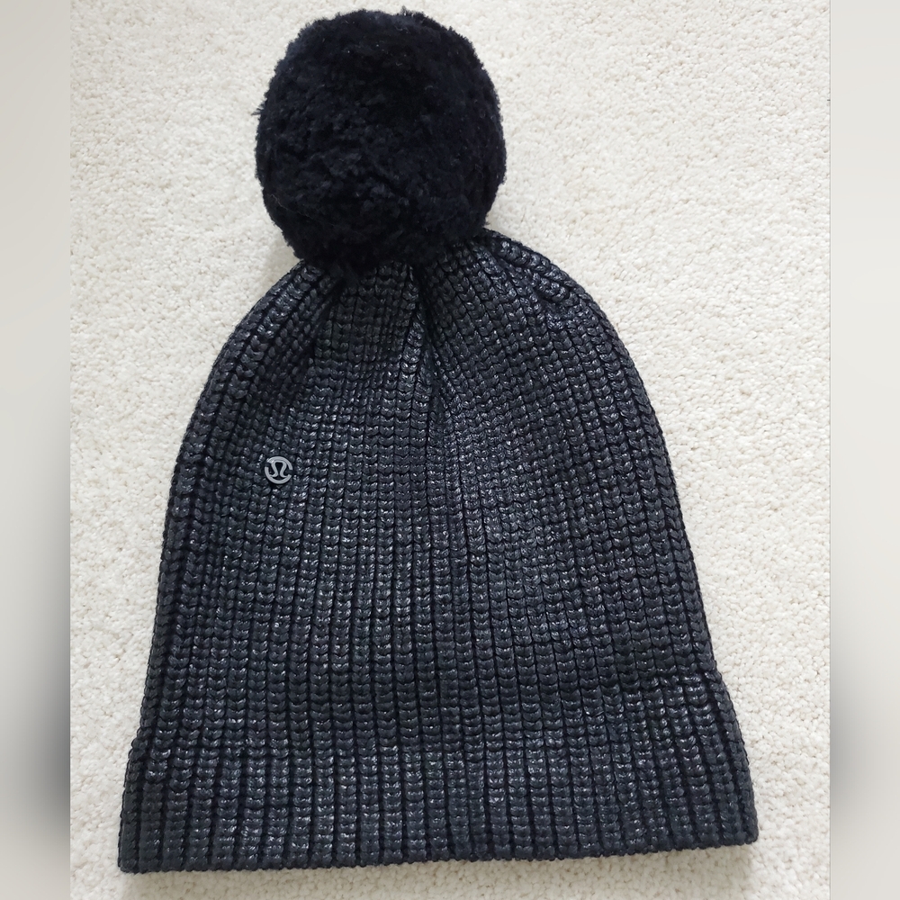 Lululemon All That Shimmers Toque Wool Beanie Winter Pompom Hat in Black